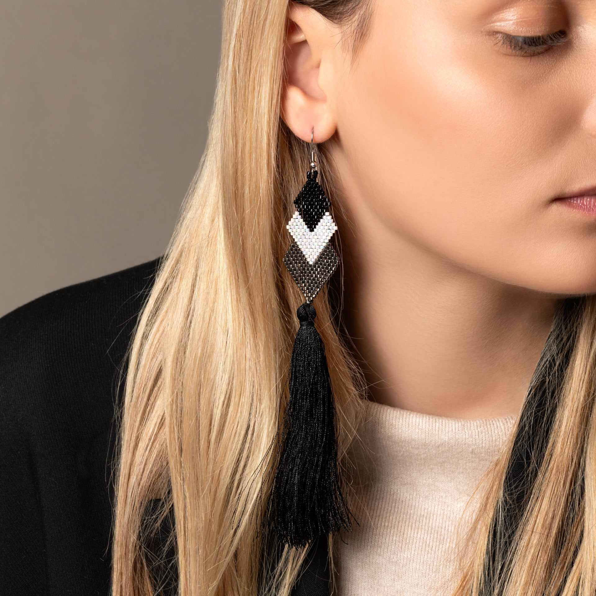 Earrings beaded 'arrow'