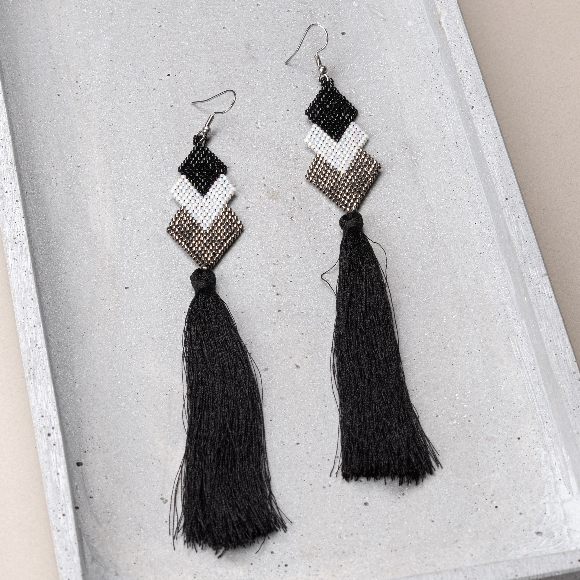 Earrings beaded 'arrow'