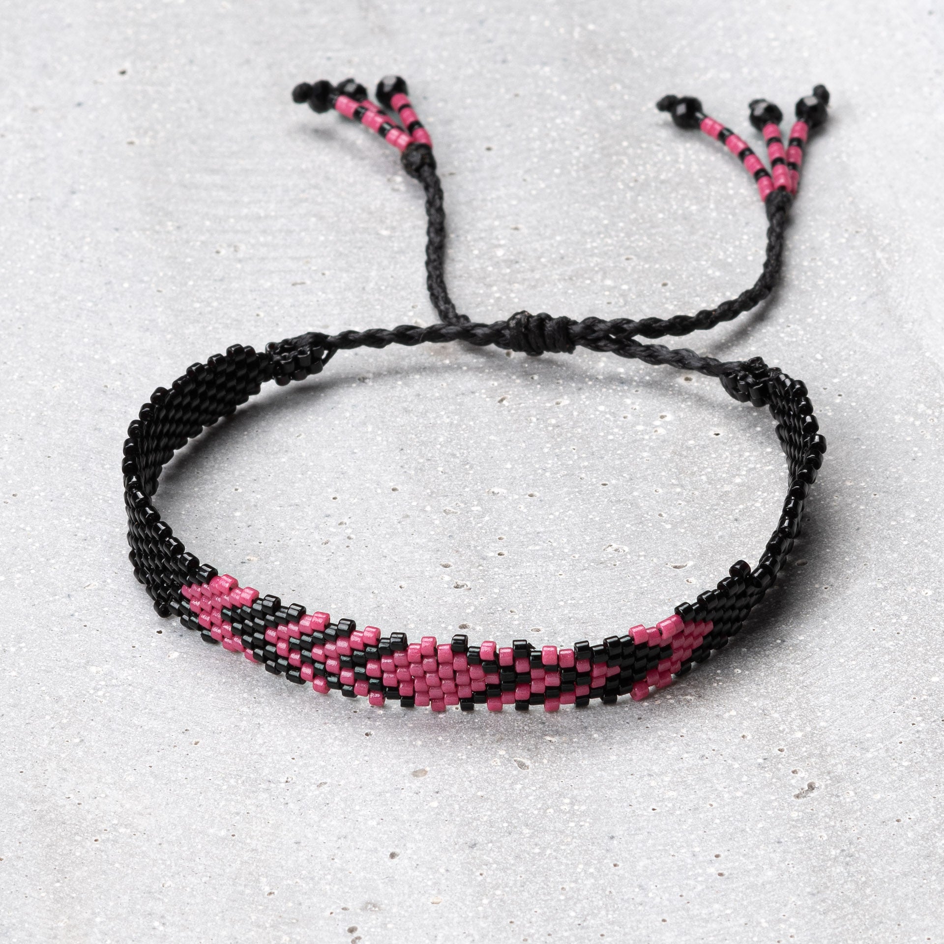 Bracelet beaded 'arrows and diamond'
