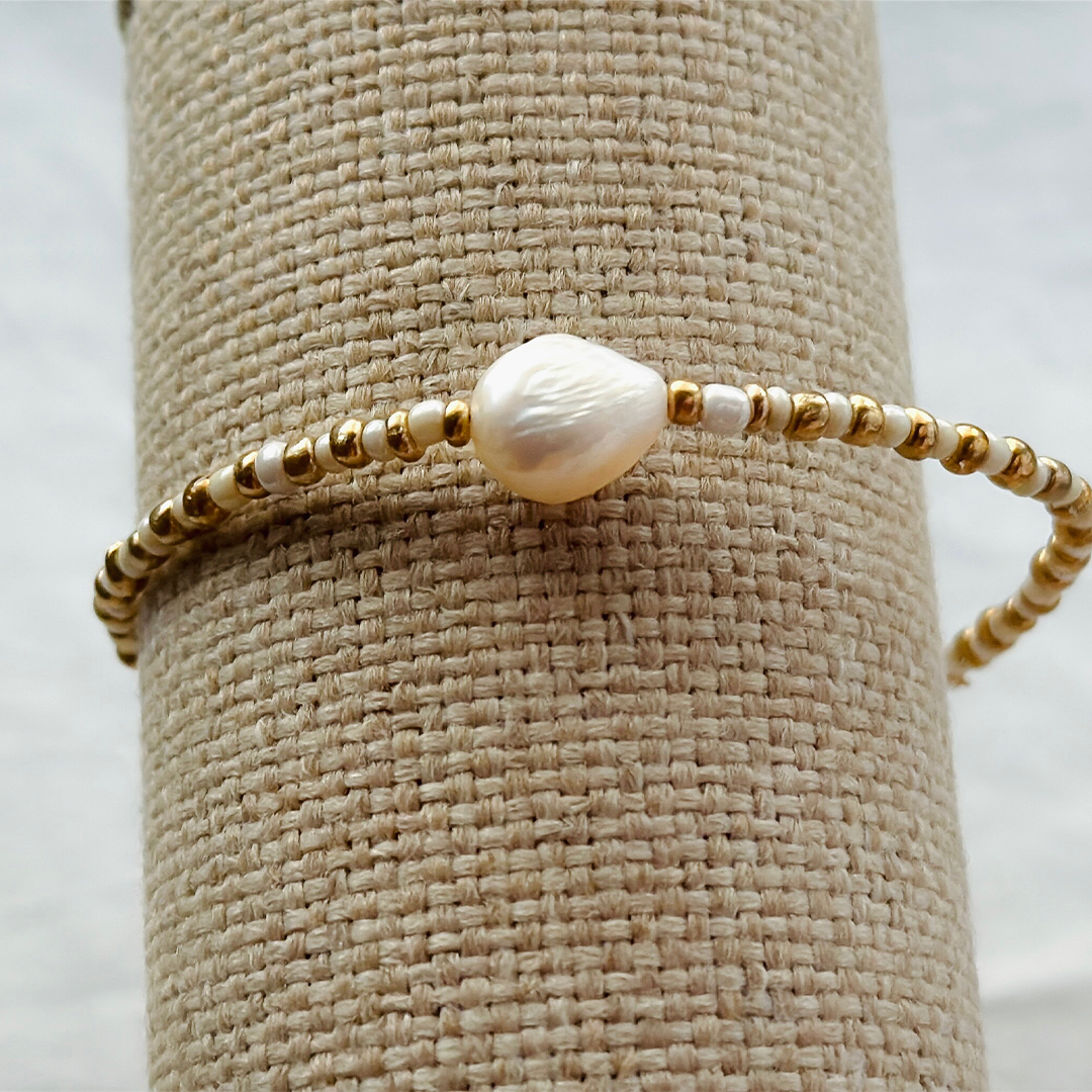 Delicate beaded bracelet