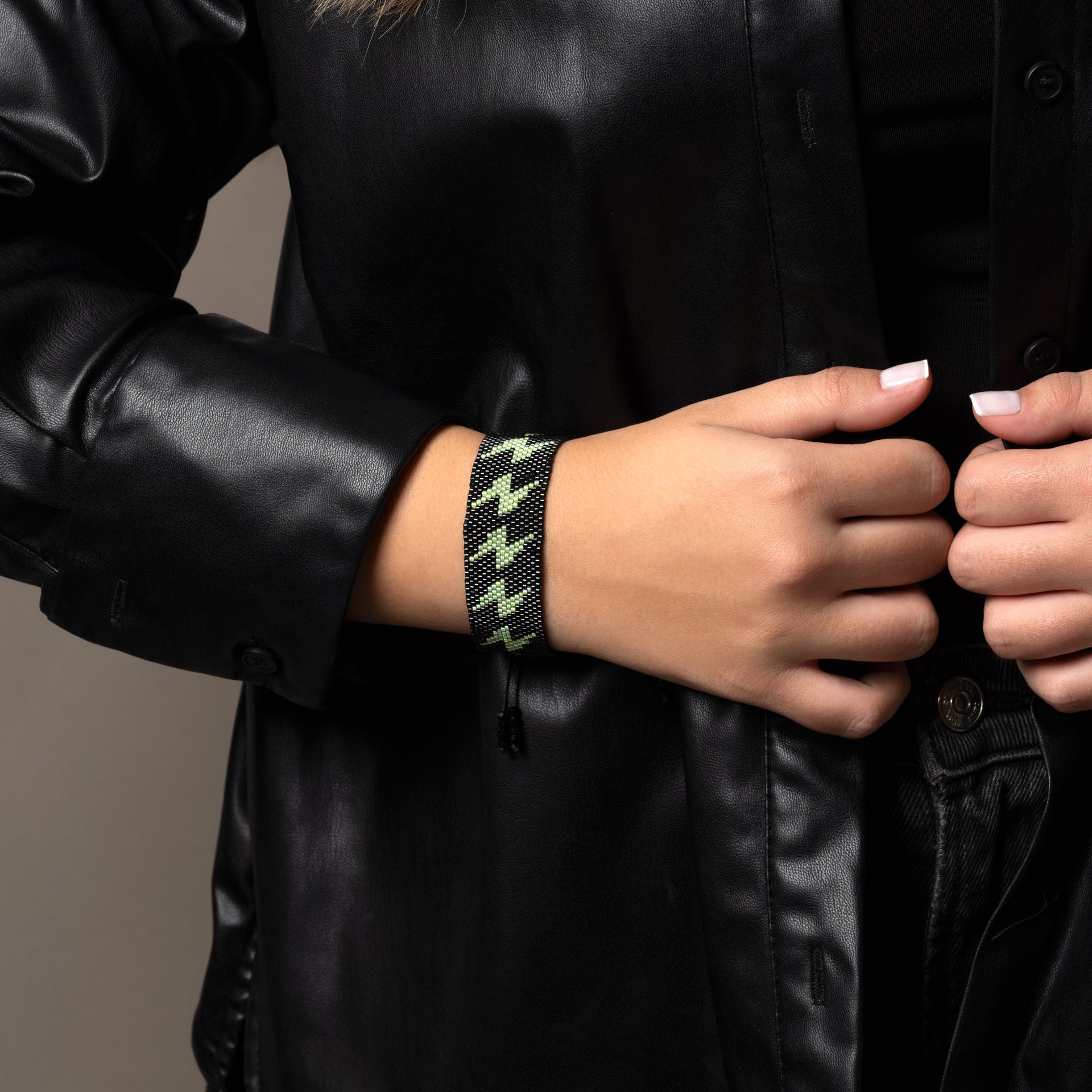 Bracelet beaded thunderbolt