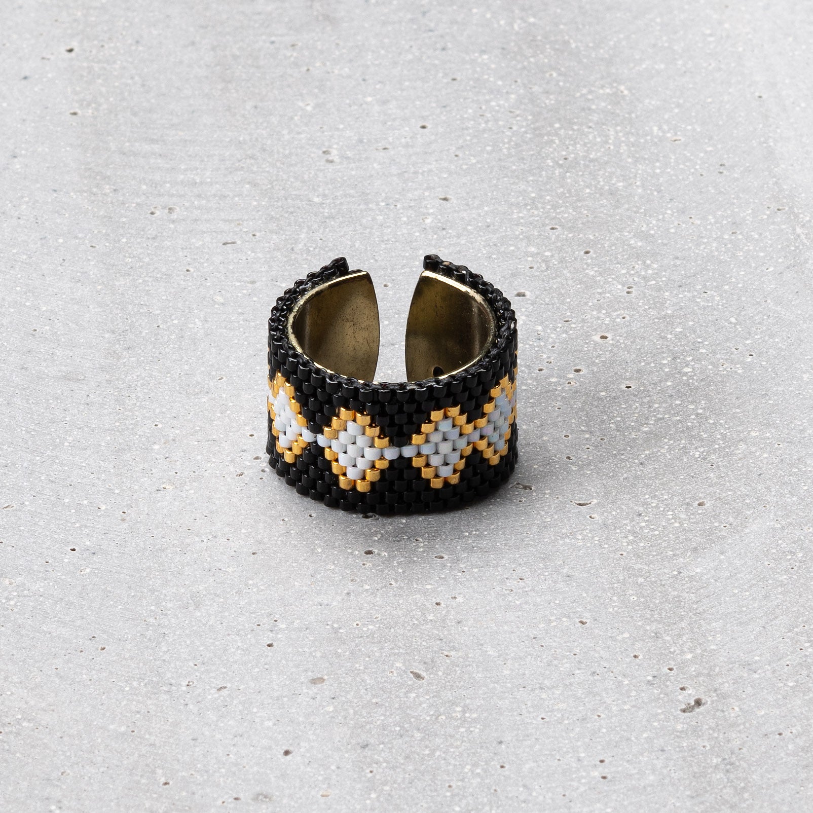 Ring beaded hexagonal