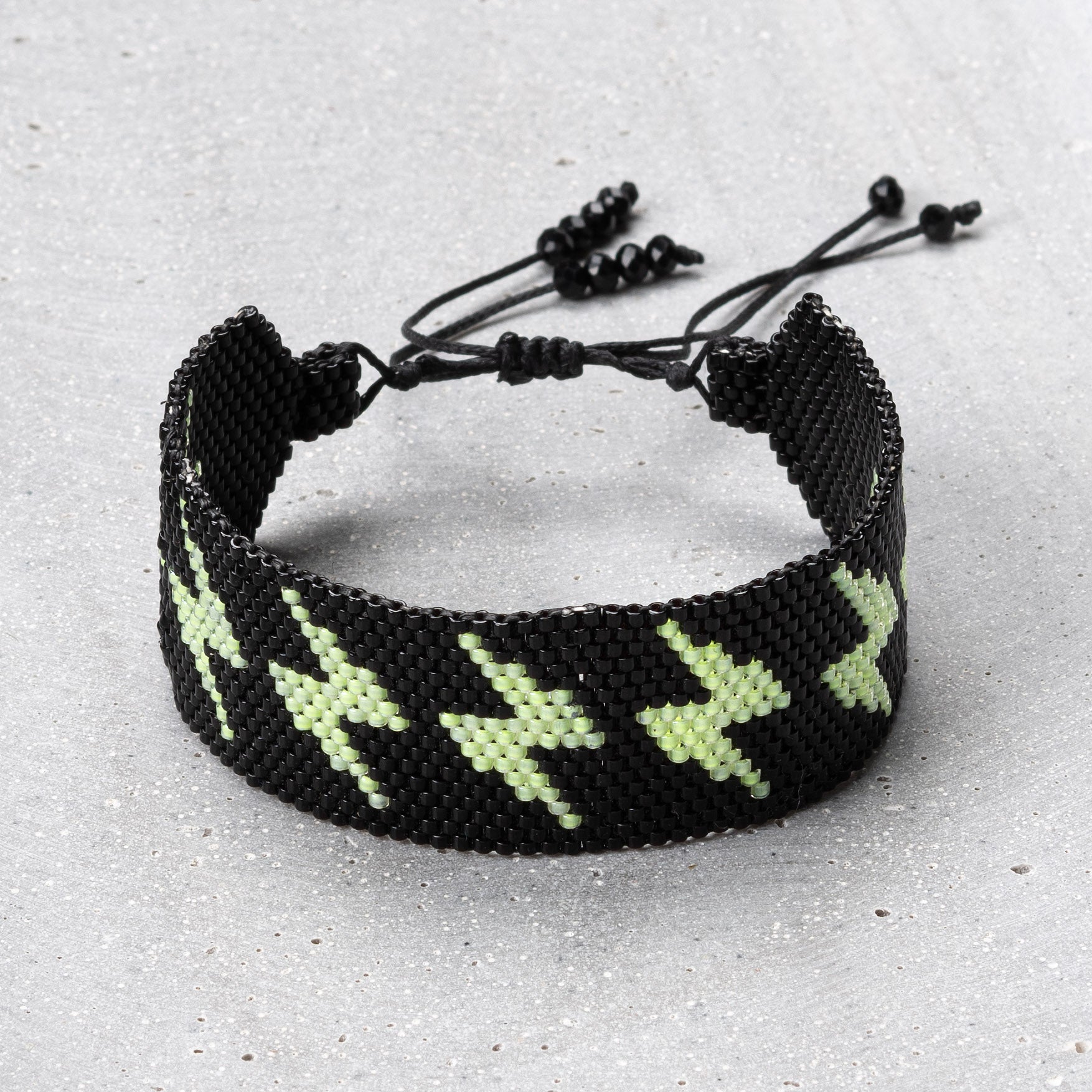 Bracelet beaded thunderbolt