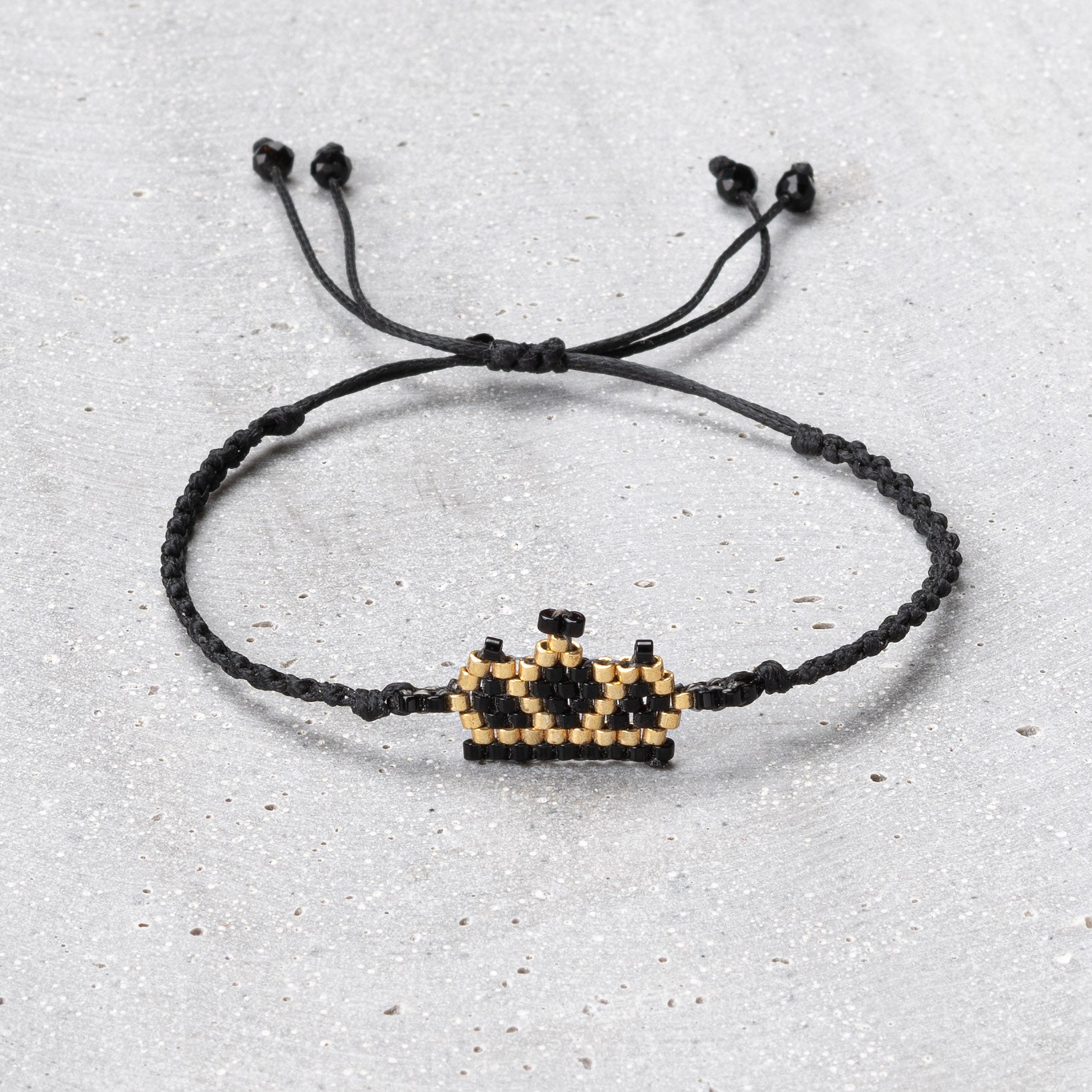 Bracelet beaded crown