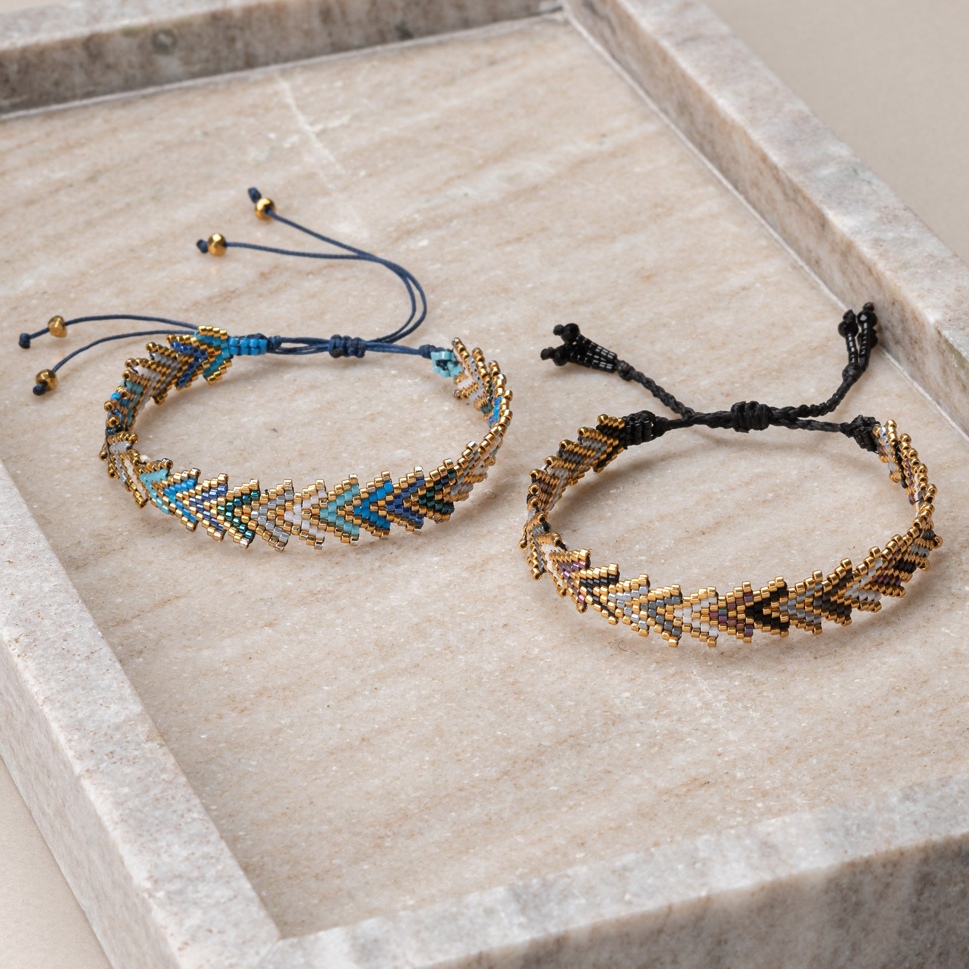 Bracelet beaded 'arrows'