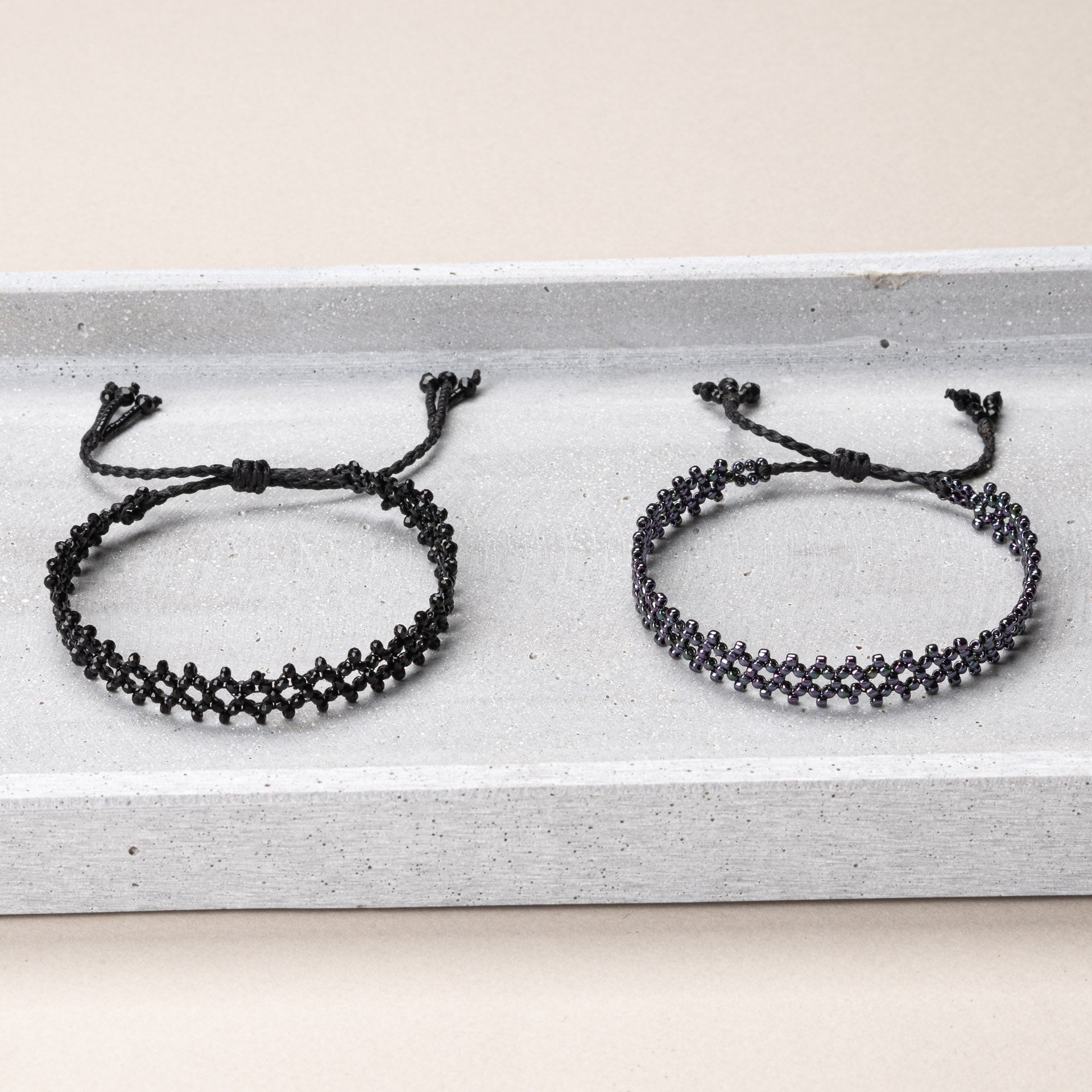 Bracelet beaded 'diamond' monocolor