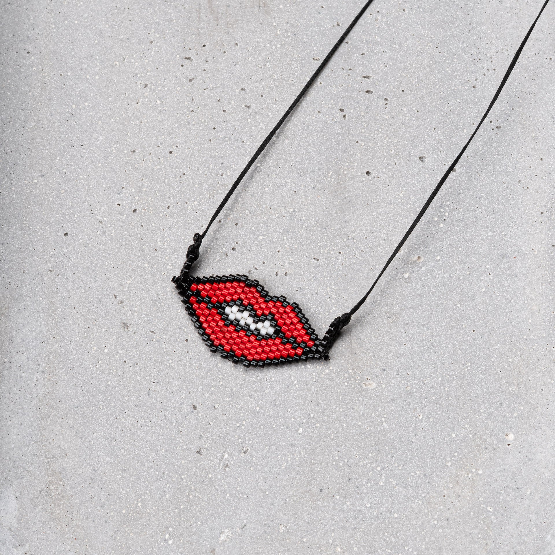 Necklace 'Red lips'